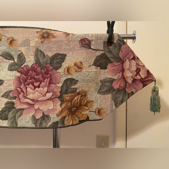 Vintage Rose Floral Tapestry Table Runner 70" x 13"  Linen Blend - Picture 4 of 9